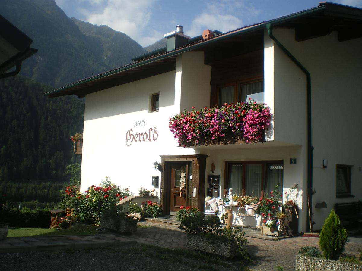 Haus Gerold Hotel Oetz Exterior photo